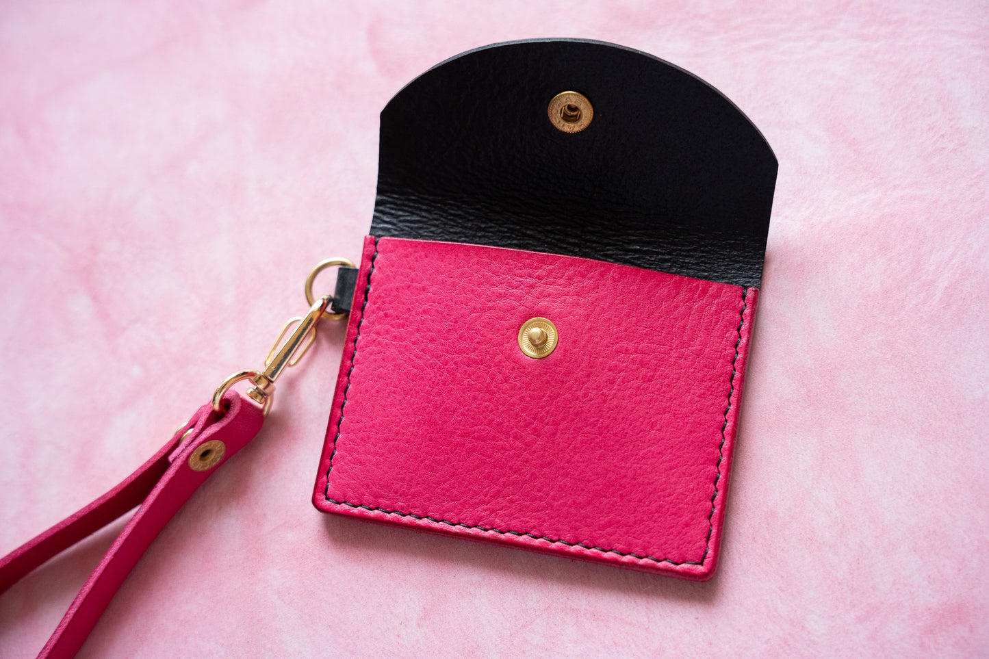 【一点物】ストラップ付きナディア  ブラックxピンク