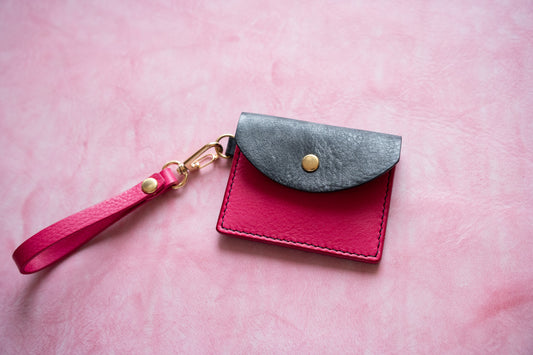 【一点物】ストラップ付きナディア  ブラックxピンク