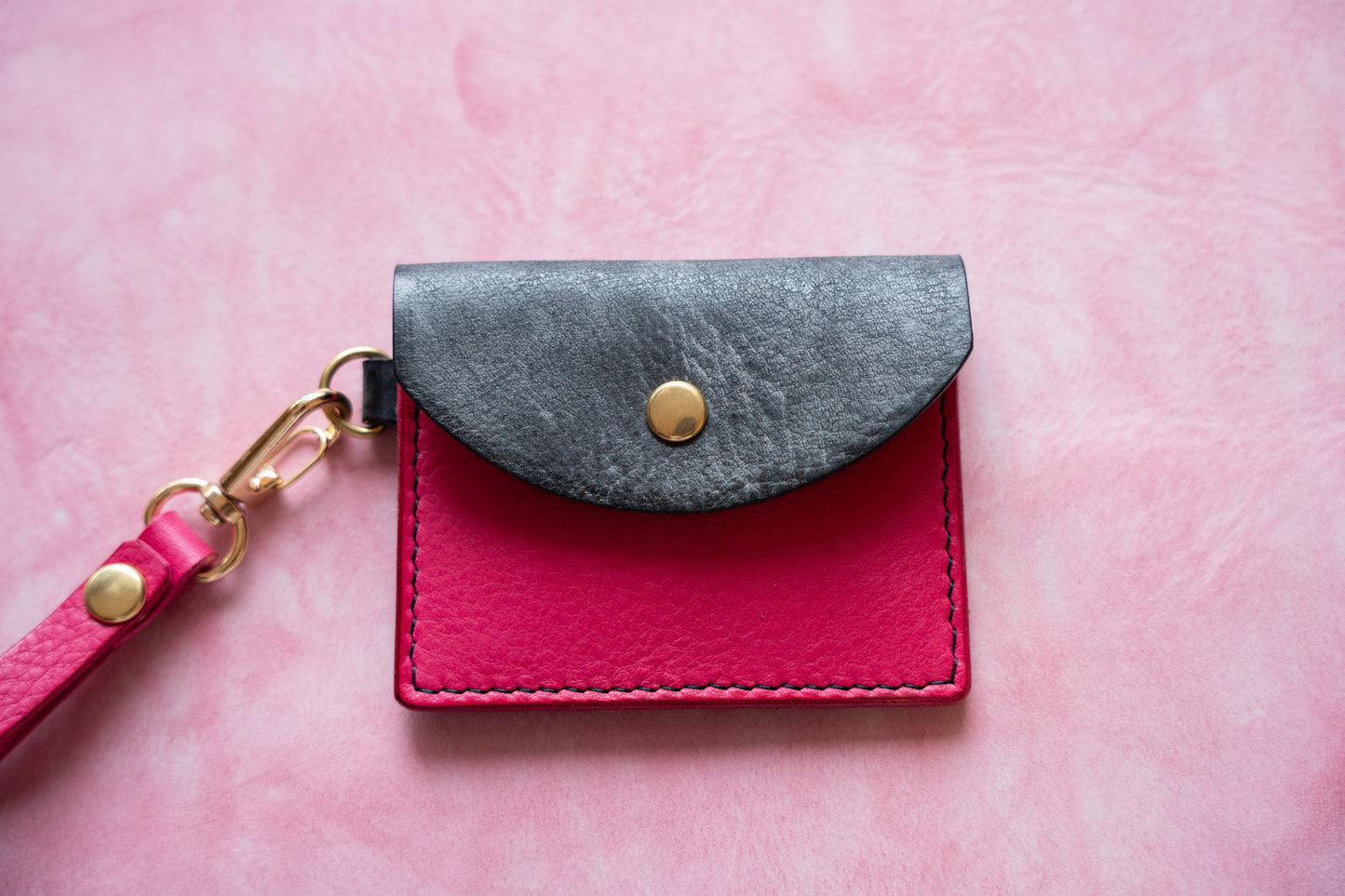 【一点物】ストラップ付きナディア  ブラックxピンク