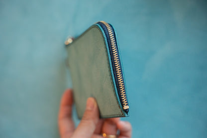 【一点物】L字ファスナー スリム財布 アイスブルー