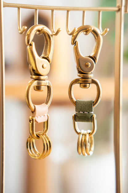 【一点物】真鍮カラビナキーホルダー グリーン