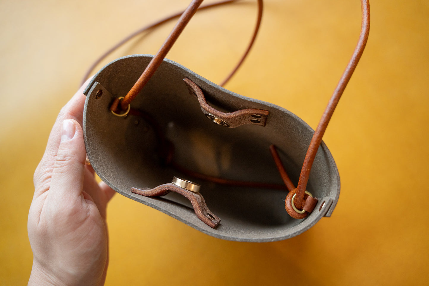 【一点物】ショルダーバッグ　グレー